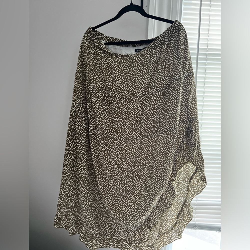 Women’s flowy skirt. New with tag